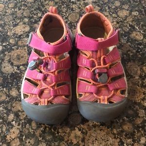 Girls keen shoes
